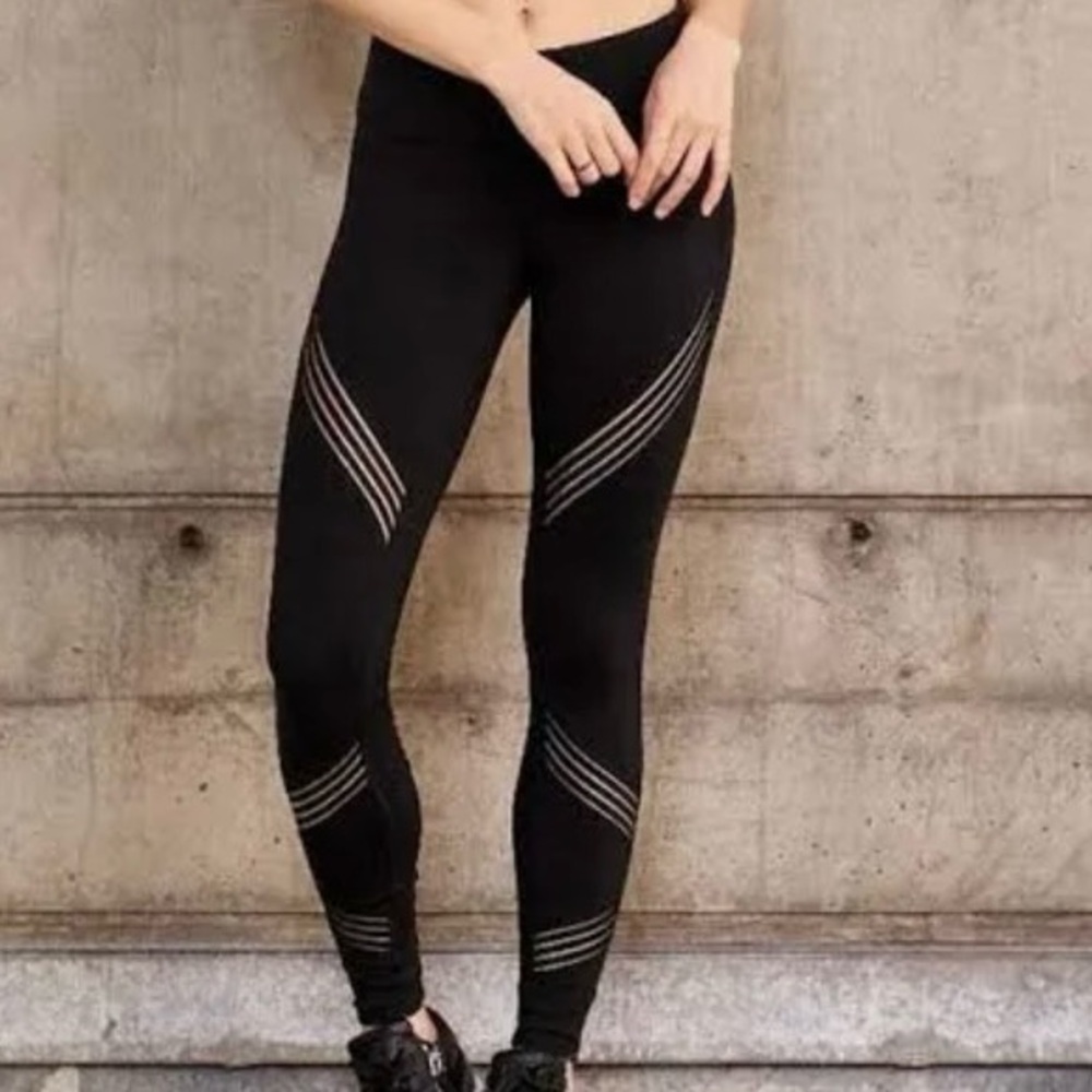 ALO Yoga Black Leggings with Mesh Pattern
